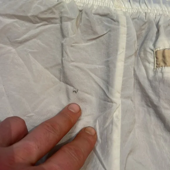 Nike Women’s Icon Clash Shorts in Tan, size Small - Picture 10 of 13